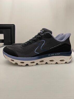 Skechers Glide-Step Black and Light Blue Athletic Slip-On Women’s Size 8